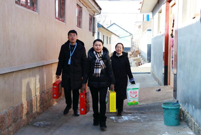 寒冬臘月送溫暖，真情幫扶暖人心 ——德才裝飾走訪慰問膠州市困難群眾(圖3)