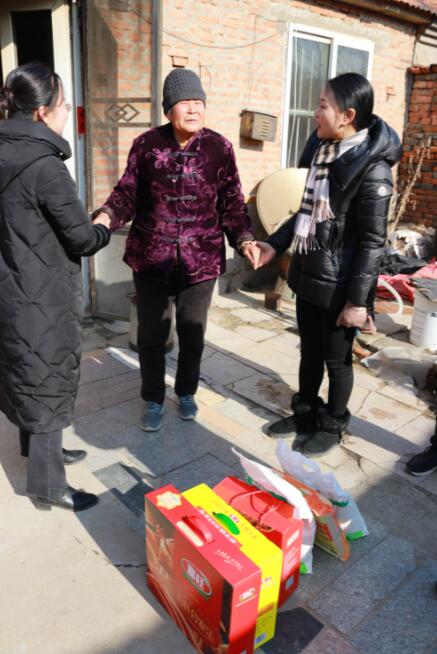 寒冬臘月送溫暖，真情幫扶暖人心 ——德才裝飾走訪慰問膠州市困難群眾(圖4)