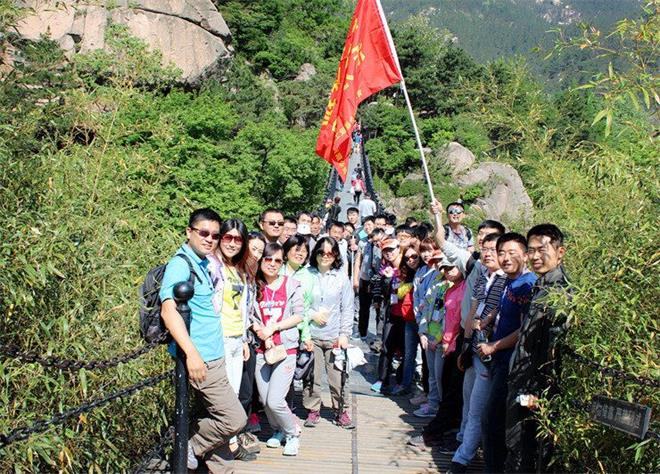 “樹五四旗幟，展青年風(fēng)采”登山活動(dòng)(圖3)