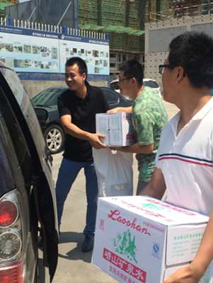 炎炎夏日送清涼，慰問一線勞動者(圖4)