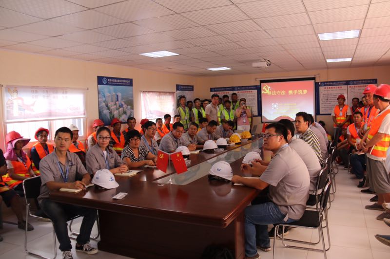 黨建做抓手，法律服務(wù)送工地(圖1)