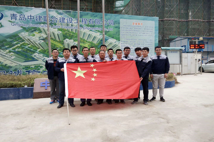 喜迎十九大 中建聯(lián)合開展“我為十九大獻禮升旗”活動(圖1)