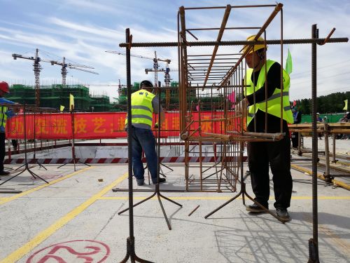 城陽區(qū)舉辦建筑業(yè)職業(yè)技能大賽 比學趕幫超展工匠精神(圖4)