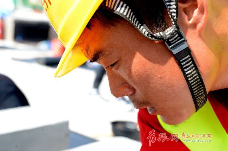 比速度拼質(zhì)量!青島農(nóng)民工建筑技能大比拼(圖6) 比速度拼質(zhì)量!青島農(nóng)民工建筑技能大比拼(圖6)