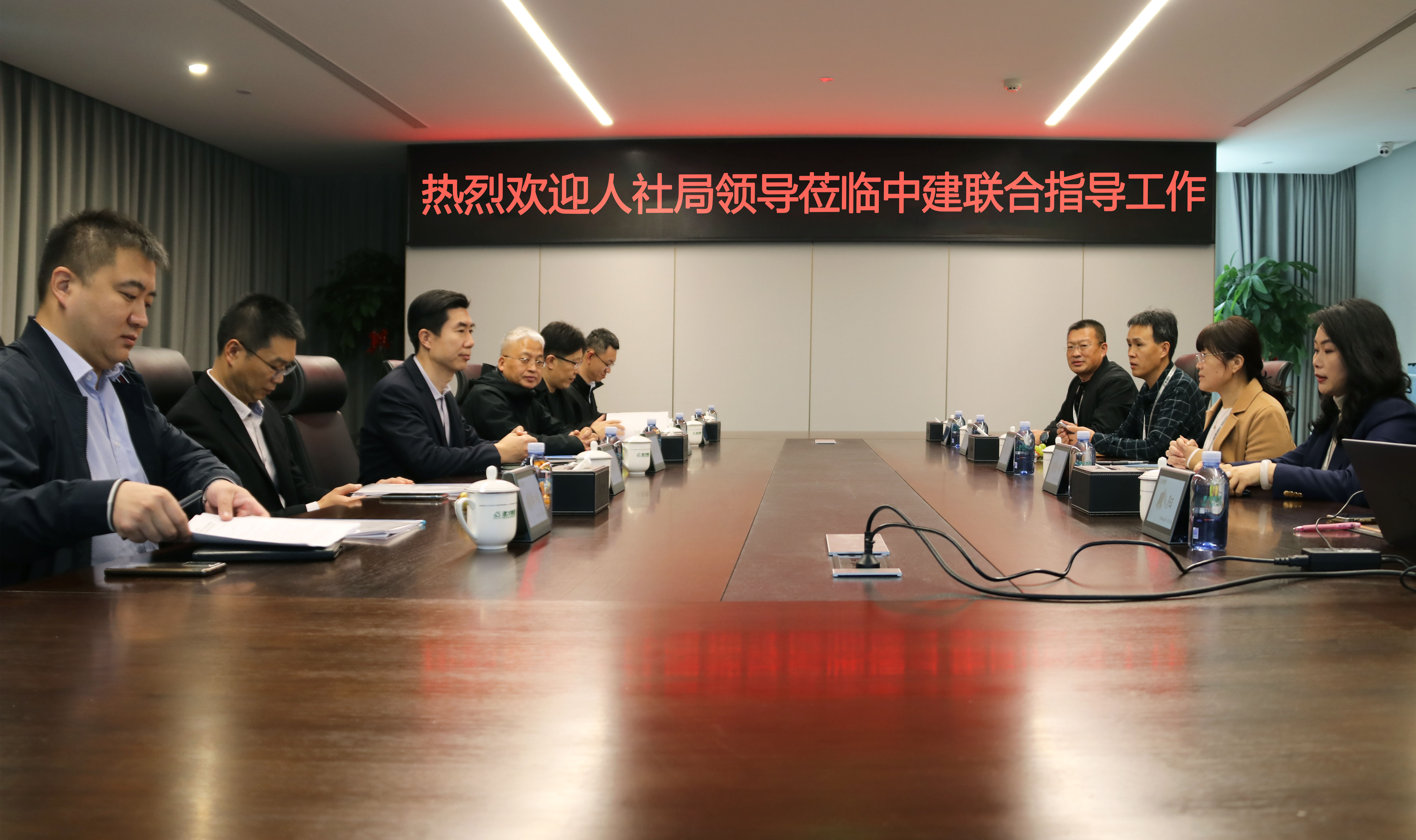 人社部領導蒞臨中建聯(lián)合調(diào)研指導人才隊伍建設工作(圖1)