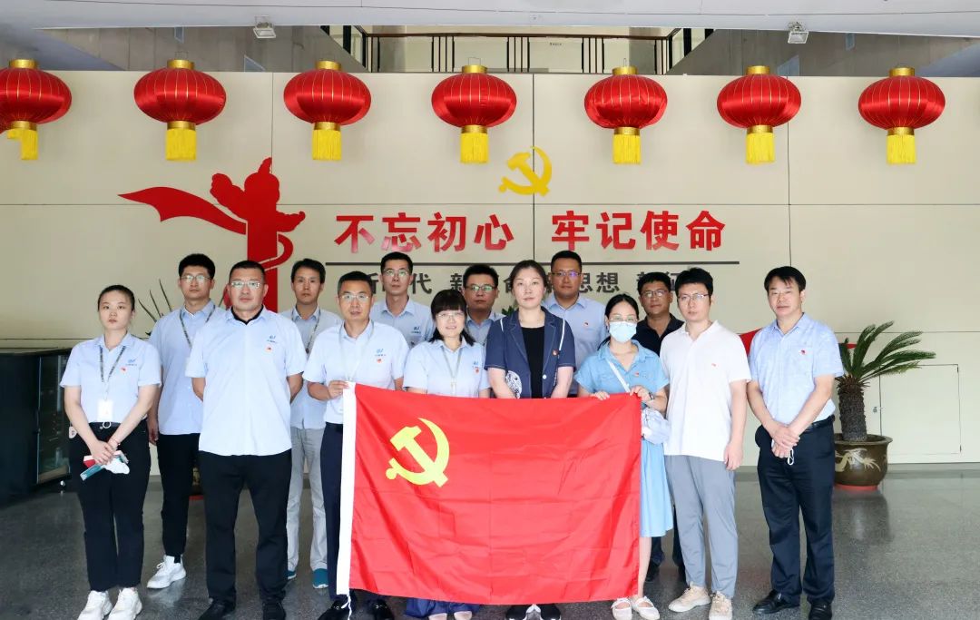 銘記黨史，砥礪前行|支部共建走進(jìn)青島市博物館(圖1)