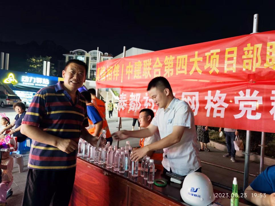 小區(qū)改造煥然一新，納涼晚會(huì)精彩上演(圖1)